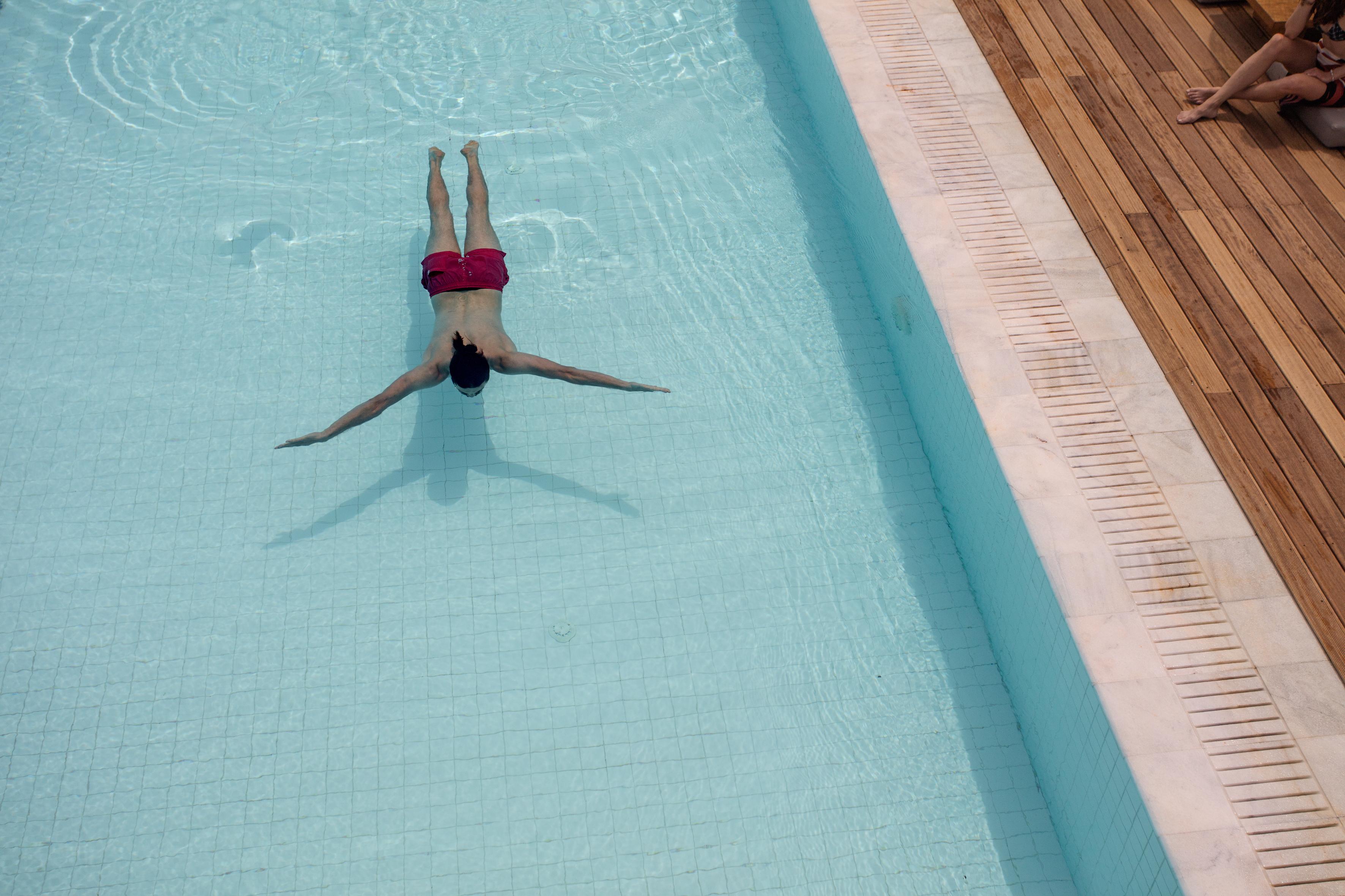 Oku Ibiza (Adults Only) Hotel San Antonio Kültér fotó A man floating in a swimming pool