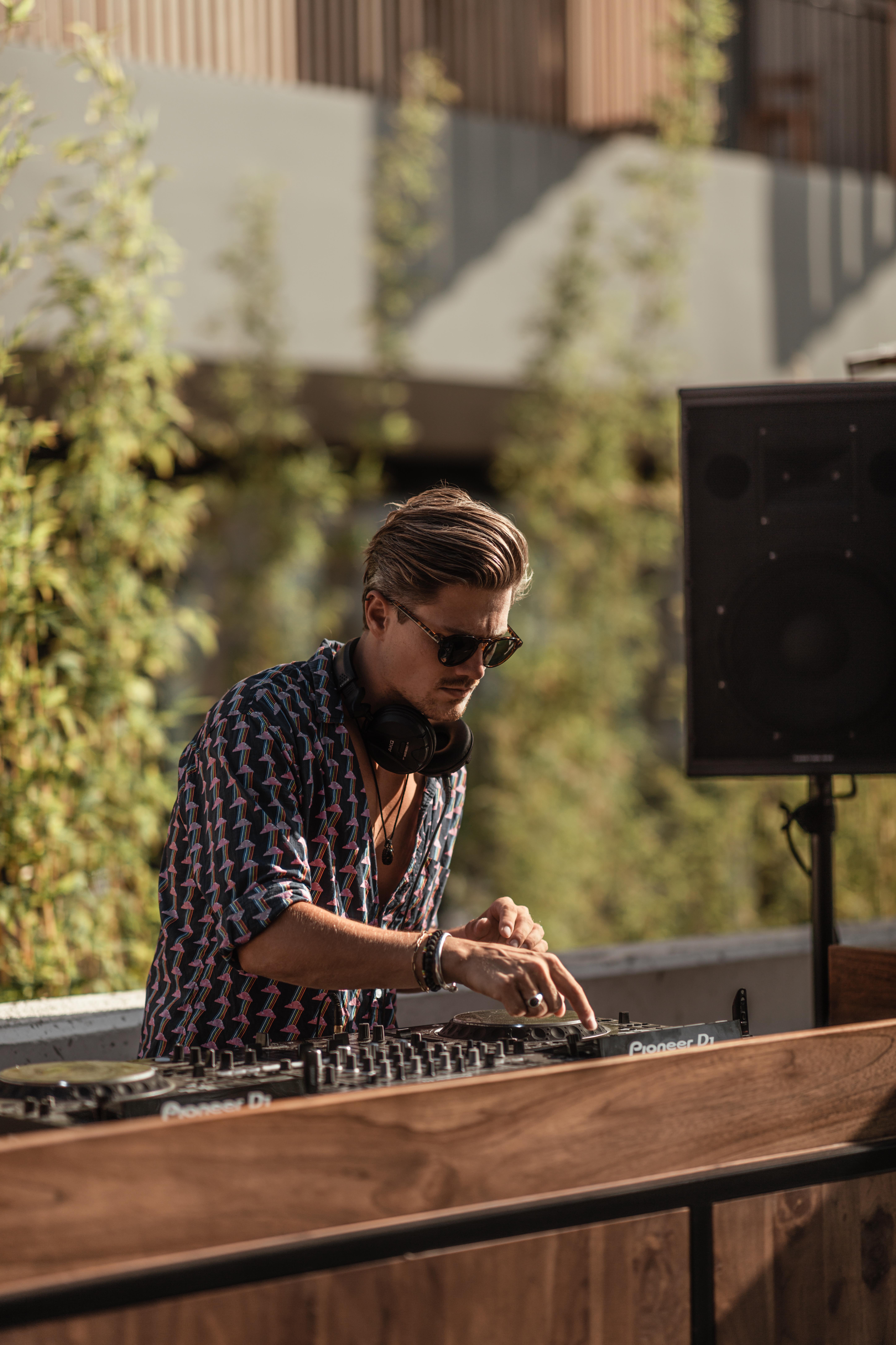 Oku Ibiza (Adults Only) Hotel San Antonio Kültér fotó DJ performing at a party